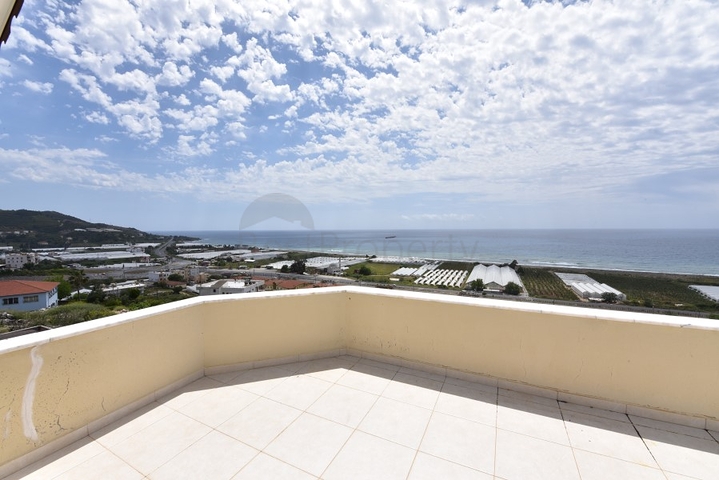 Отдельно стоящая вилла на берегу средиземного моря