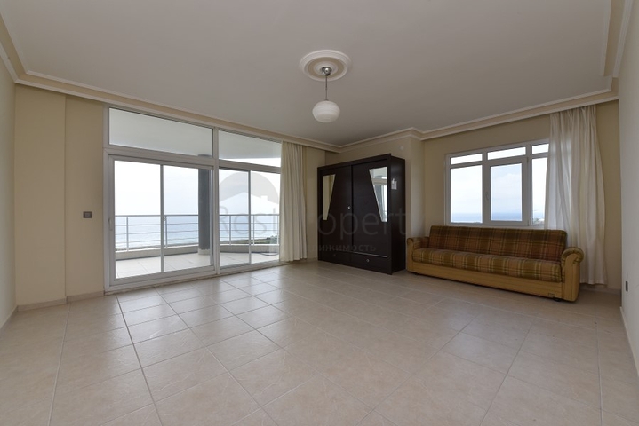 Отдельно стоящая вилла на берегу средиземного моря