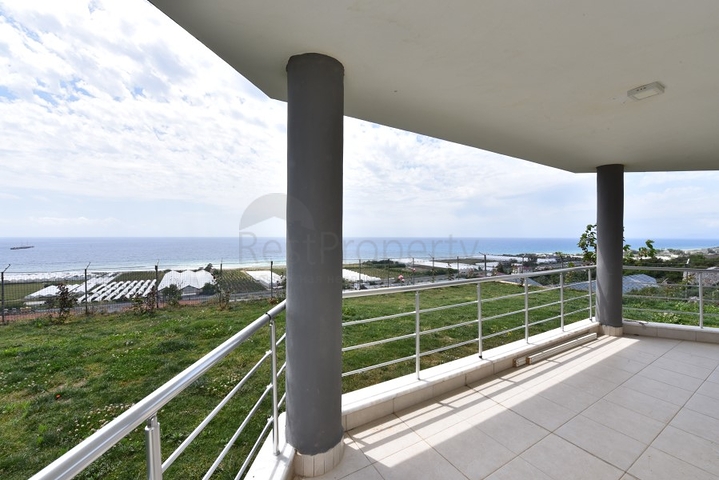 Отдельно стоящая вилла на берегу средиземного моря