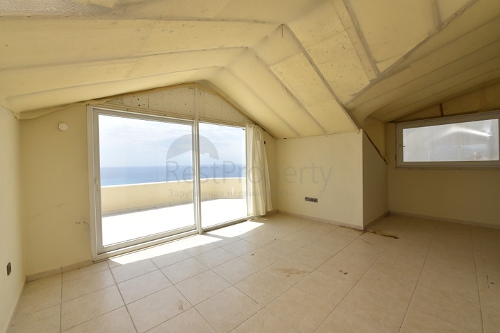 Отдельно стоящая вилла на берегу средиземного моря