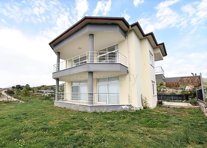 Отдельно стоящая вилла на берегу средиземного моря