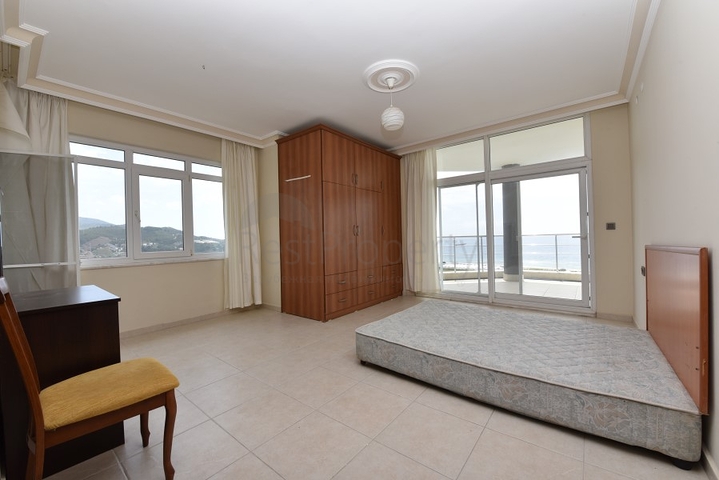 Отдельно стоящая вилла на берегу средиземного моря