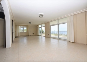 Отдельно стоящая вилла на берегу средиземного моря