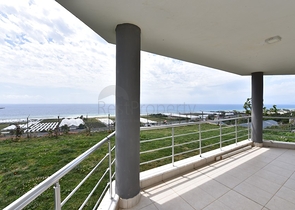 Отдельно стоящая вилла на берегу средиземного моря