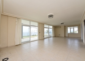 Отдельно стоящая вилла на берегу средиземного моря