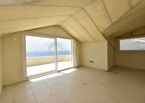 Отдельно стоящая вилла на берегу средиземного моря