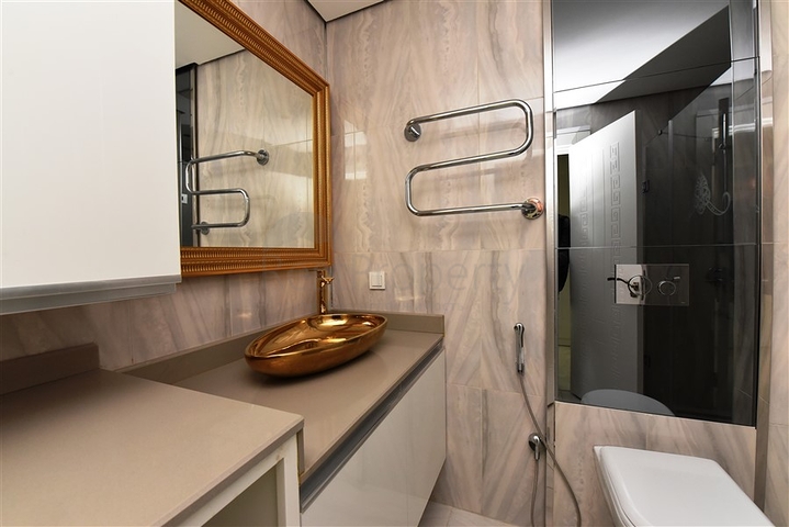 Двухкомнатная квартира на первой линии с видом на лазурное море