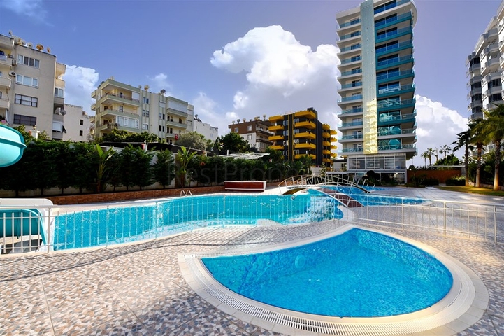 Двухкомнатная квартира на первой линии с видом на лазурное море