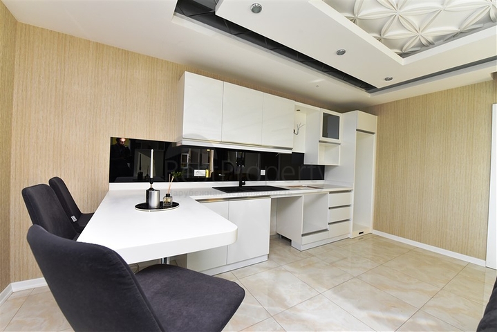 Двухкомнатная квартира на первой линии с видом на лазурное море