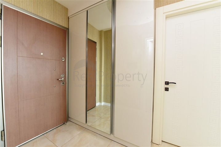 Двухкомнатная квартира на первой линии с видом на лазурное море