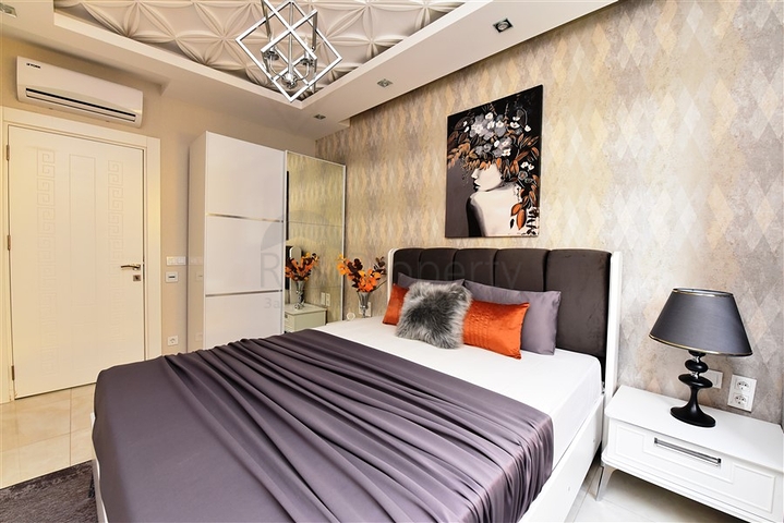 Двухкомнатная квартира на первой линии с видом на лазурное море