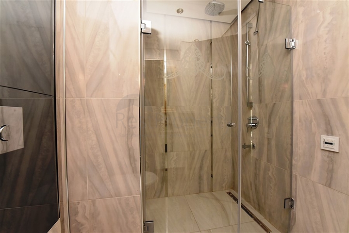 Двухкомнатная квартира на первой линии с видом на лазурное море