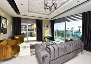 Двухкомнатная квартира на первой линии с видом на лазурное море