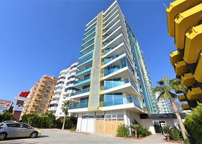 Двухкомнатная квартира на первой линии с видом на лазурное море