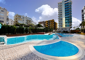 Двухкомнатная квартира на первой линии с видом на лазурное море