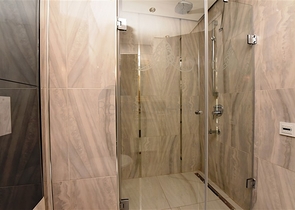 Двухкомнатная квартира на первой линии с видом на лазурное море