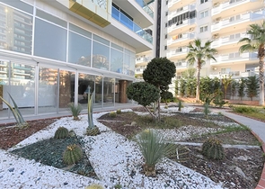 Двухкомнатная квартира на первой линии с видом на лазурное море