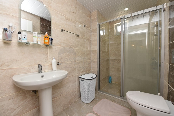 Квартира 2+1 с мебелью в районе Махмутлар с видом на горы