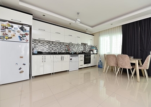 Квартира 2+1 с мебелью в районе Махмутлар с видом на горы