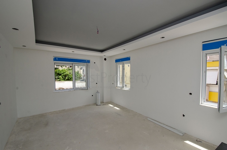 Квартиры 4+1 рядом с улицей Ишиклар Анталья