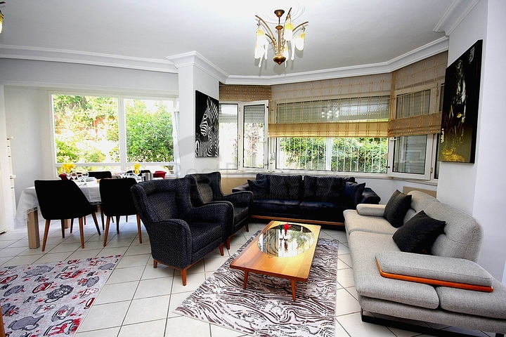 Трехкомнатная меблированная квартира в Обе