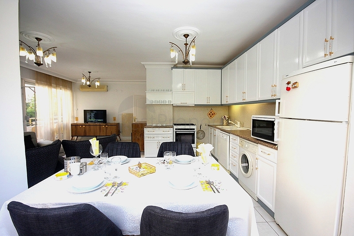 Трехкомнатная меблированная квартира в Обе