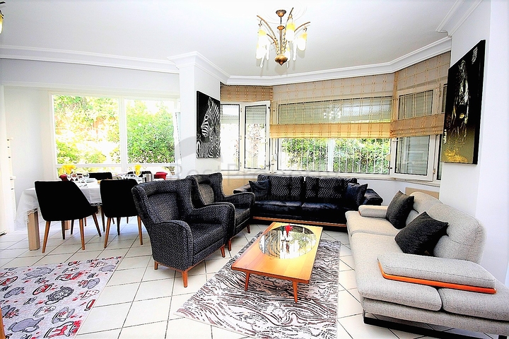 Трехкомнатная меблированная квартира в Обе