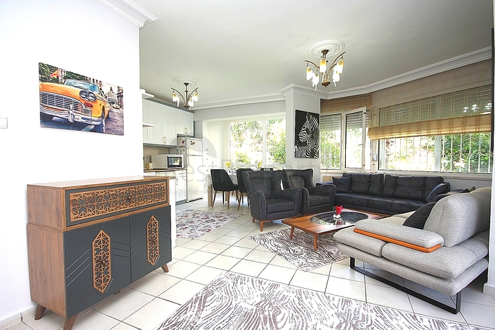 Трехкомнатная меблированная квартира в Обе