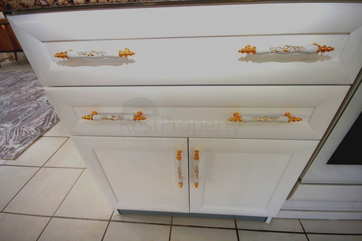 Трехкомнатная меблированная квартира в Обе