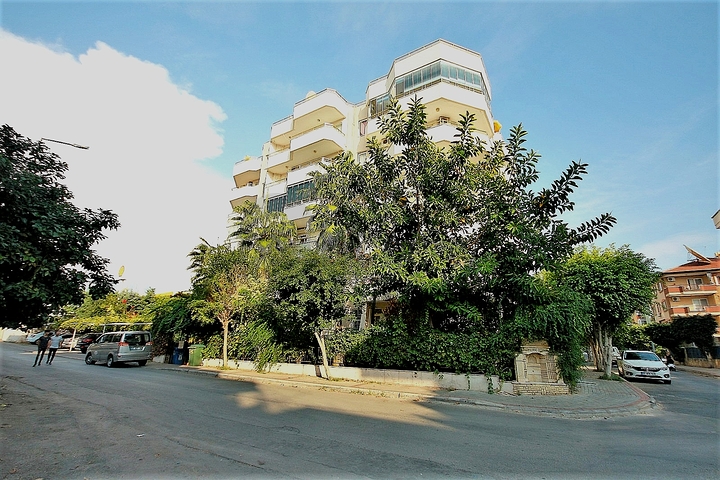 Трехкомнатная меблированная квартира в Обе