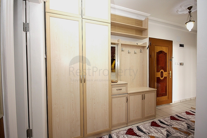 Трехкомнатная меблированная квартира в Обе