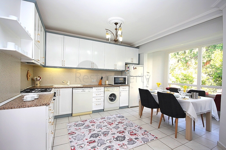 Трехкомнатная меблированная квартира в Обе