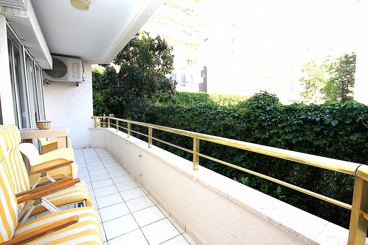 Трехкомнатная меблированная квартира в Обе