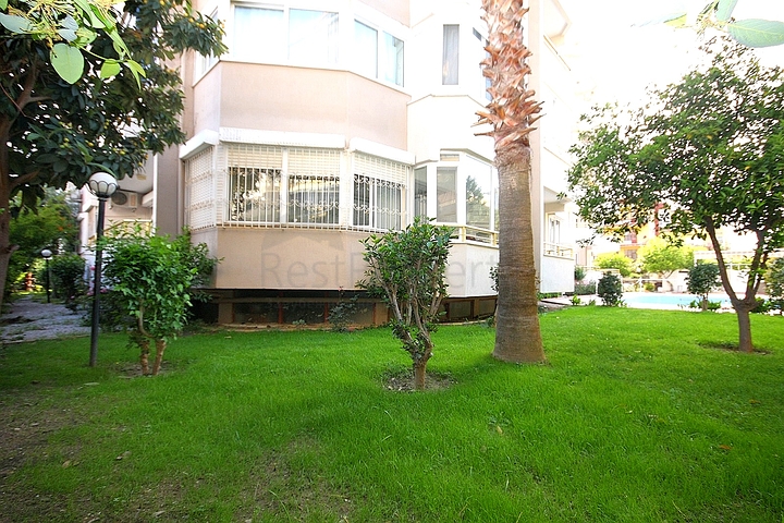 Трехкомнатная меблированная квартира в Обе