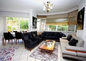 Трехкомнатная меблированная квартира в Обе