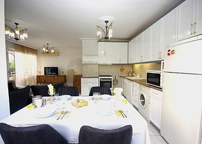 Трехкомнатная меблированная квартира в Обе