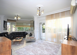 Трехкомнатная меблированная квартира в Обе