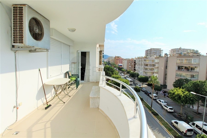 Просторные, меблированные апартаменты 2+1 в центре Махмутлара