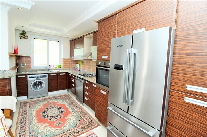 Просторные, меблированные апартаменты 2+1 в центре Махмутлара