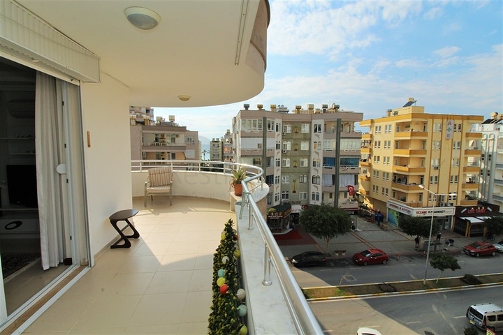 Просторные, меблированные апартаменты 2+1 в центре Махмутлара