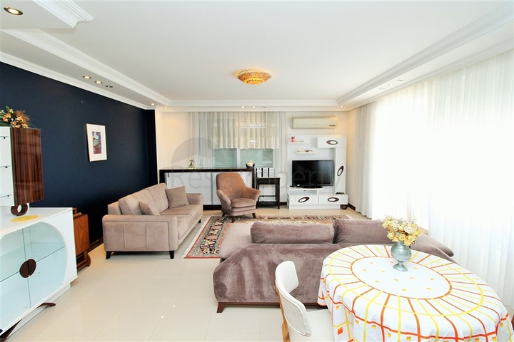 Просторные, меблированные апартаменты 2+1 в центре Махмутлара