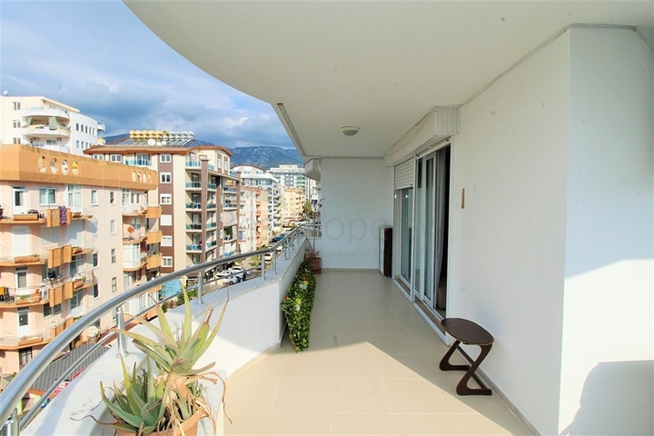 Просторные, меблированные апартаменты 2+1 в центре Махмутлара