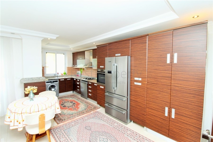 Просторные, меблированные апартаменты 2+1 в центре Махмутлара