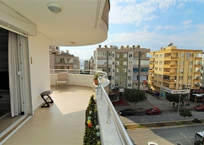 Просторные, меблированные апартаменты 2+1 в центре Махмутлара