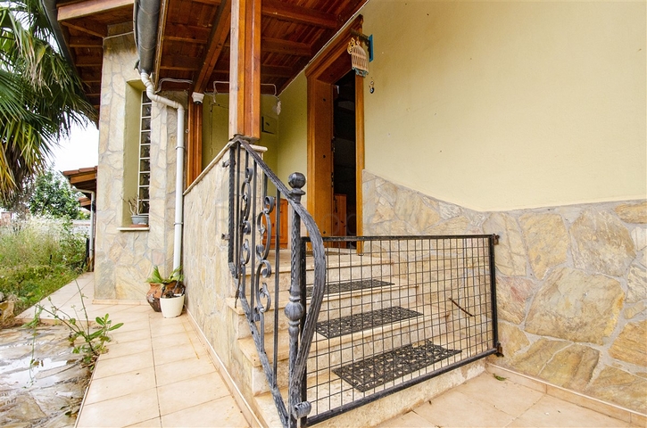 Загородный дом с 3 спальнями в Дошемеальты Анталья