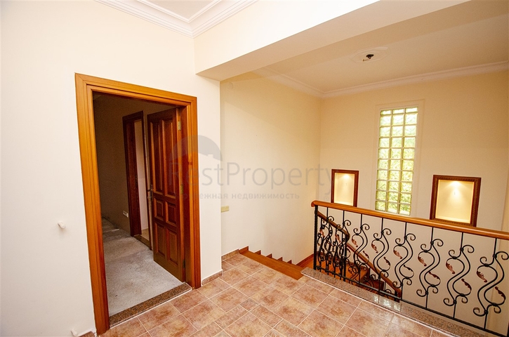 Загородный дом с 3 спальнями в Дошемеальты Анталья