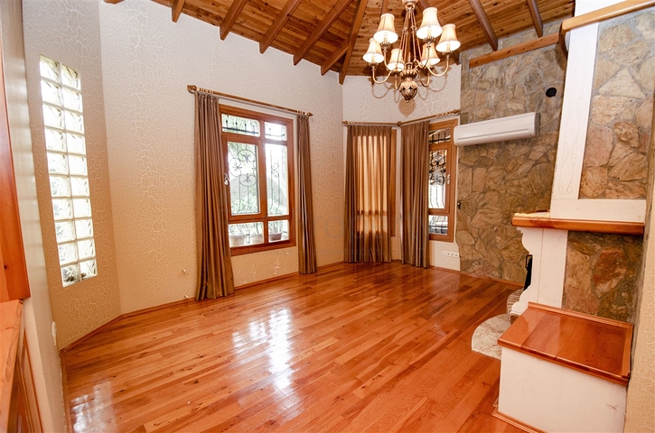 Загородный дом с 3 спальнями в Дошемеальты Анталья