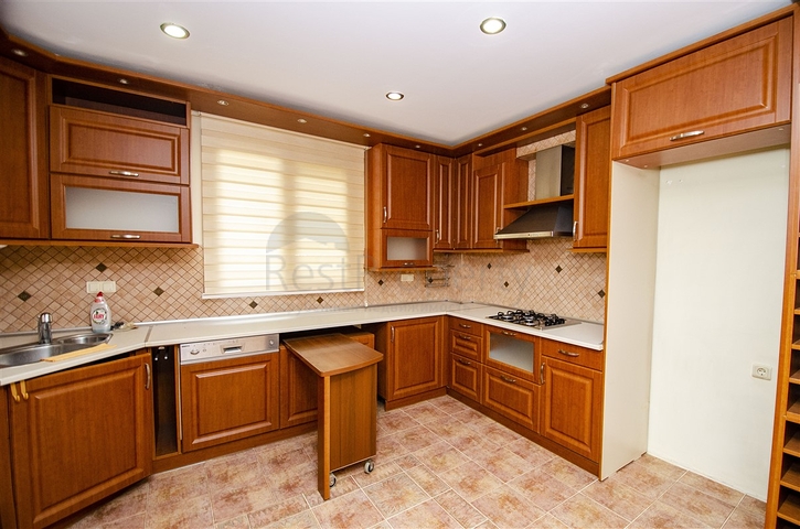 Загородный дом с 3 спальнями в Дошемеальты Анталья