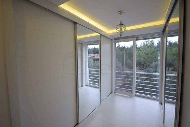 Отдельностоящая вилла 5+1 с бассейном в Ешилбахире  Анталья