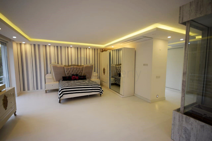 Отдельностоящая вилла 5+1 с бассейном в Ешилбахире  Анталья